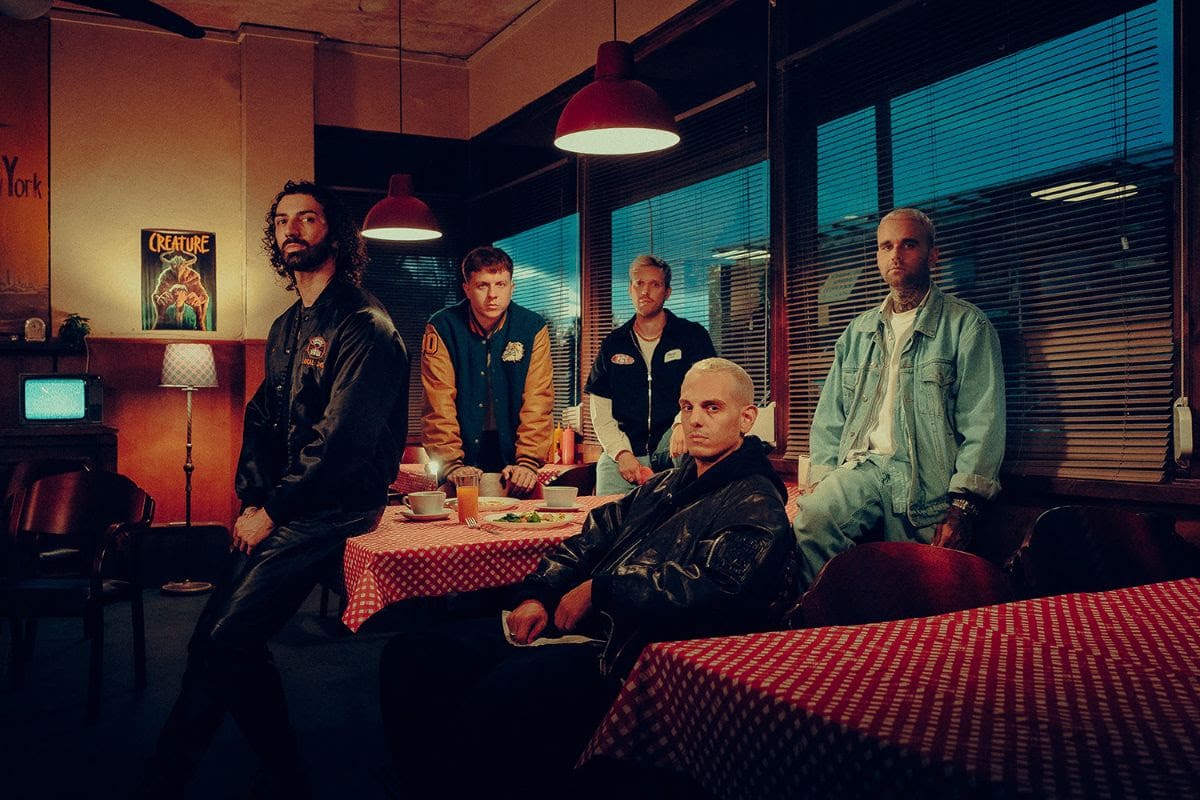 Les Français de Landmvrks collaborent avec While She Sleeps pour A Line In The Dust