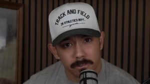 Matt Honeycutt de Kublai Khan TX analyse RoboCop sur sa chaîne YouTube