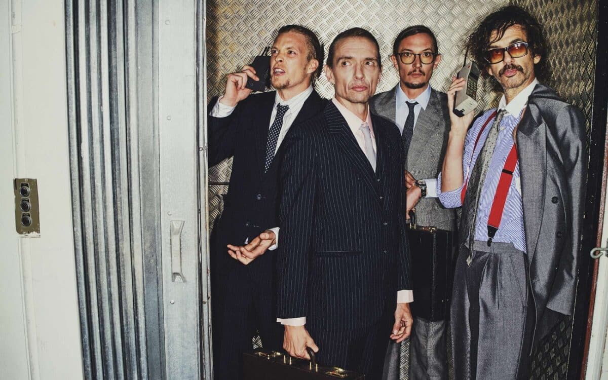 The Darkness sort un nouveau single flamboyant, Walking Through Fire