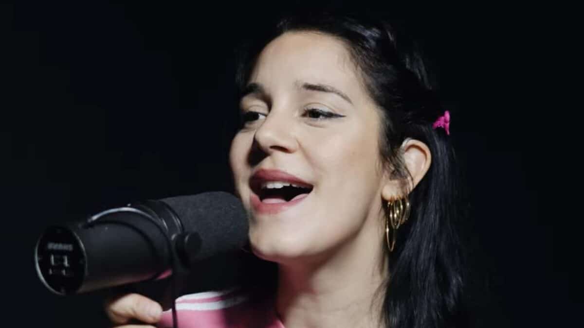 Novelists : Regardez Camille Contreras chanter Coda en une seule prise face à la caméra