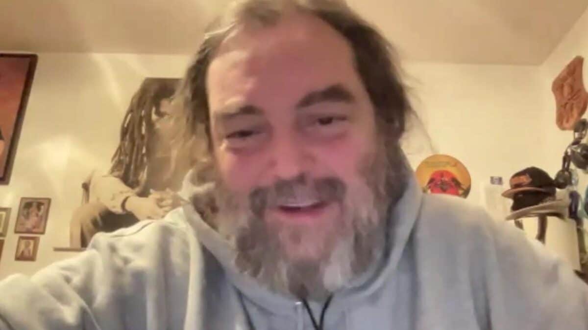« L’âme, le cœur, la passion… ça, c’est humain » : Max Cavalera refuse de céder face à l’IA
