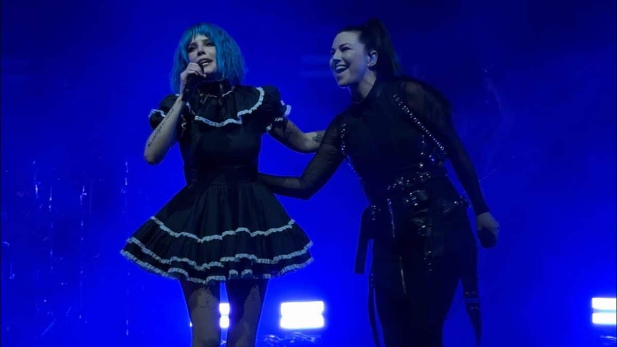 Amy Lee (Evanescence) et Halsey chantent Hand That Feeds en live pour la première fois
