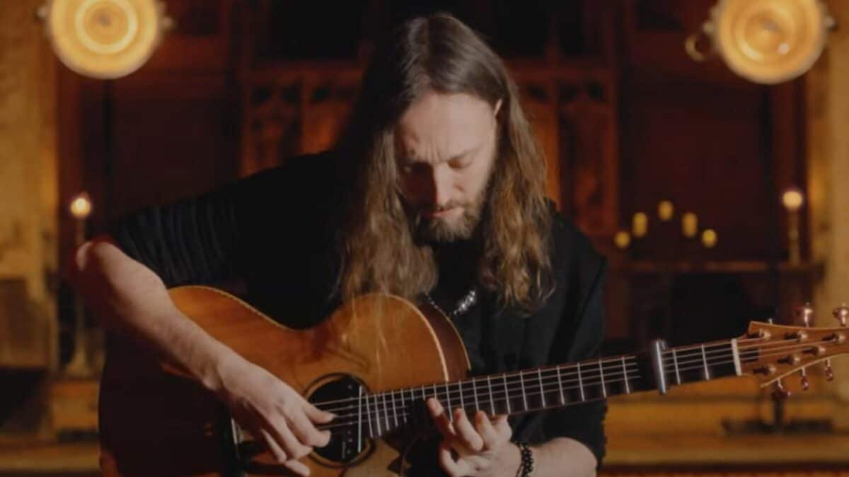 Mike Dawes reprend Euclid de Sleep Token : une performance acoustique aussi technique qu’émotionnelle