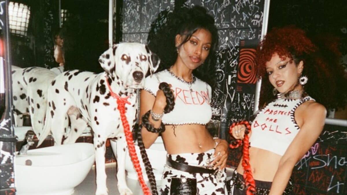 “C’est une célébration de notre identité” : Nova Twins partage le puissant single N.O.V.A avant la sortie de son album