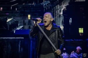“Allez, mon pote, sors de là” : cette anecdote improbable entre Bruce Dickinson (Iron Maiden) et Ian Gillan (Deep Purple)