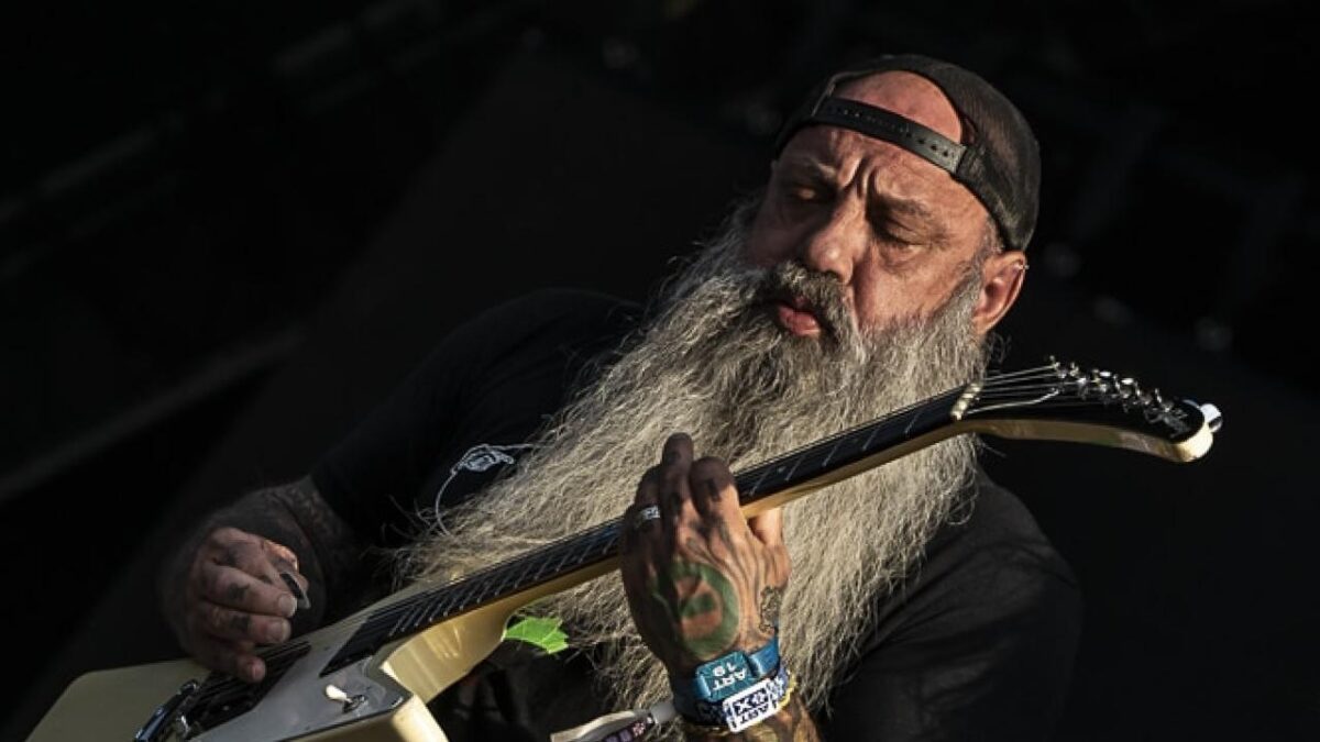 “Je n’arrive pas à marcher pour le moment” : Kirk Windstein jouera assis pendant la prochaine tournée de Crowbar