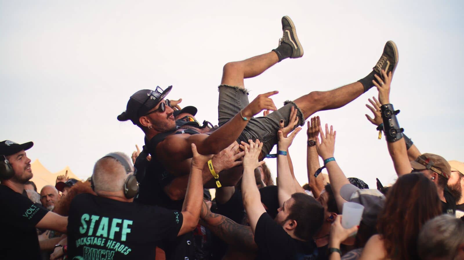 Crowdsurfing