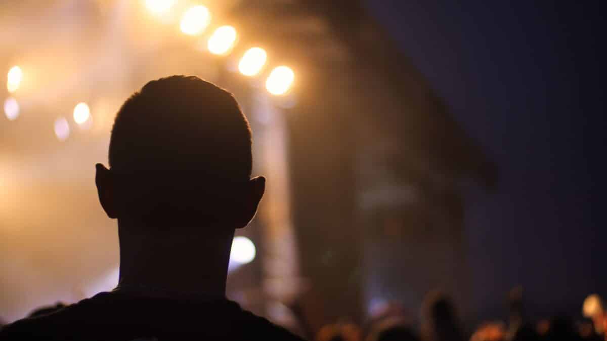 « Nous sommes profondément attristés » : Un mort et deux blessés dans une attaque au couteau après un concert de Phish