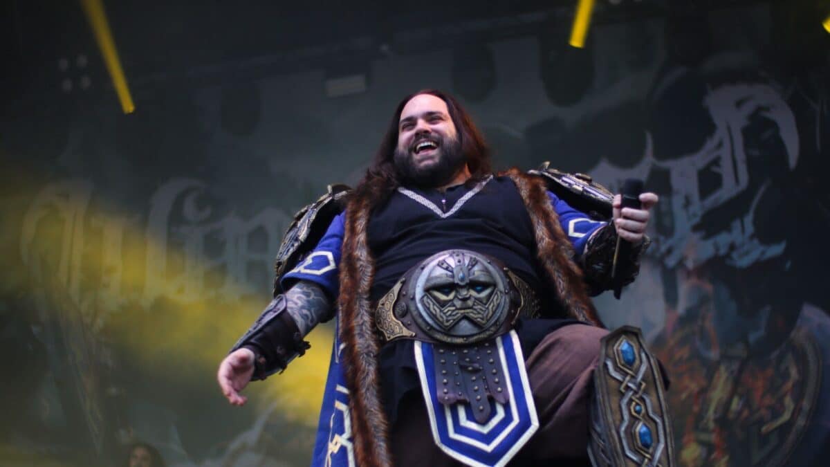 Casques de nain et pioches gonflables : Wind Rose transforme le festival en Moria