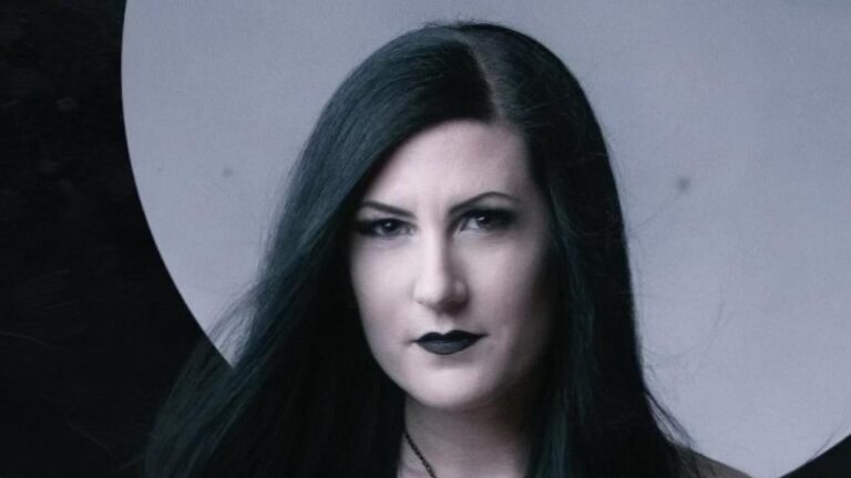 “Je suis VRAIMENT fière de Zoë et Ashok” : Lindsay Schoolcraft soutient les ex-membres de Cradle Of Filth