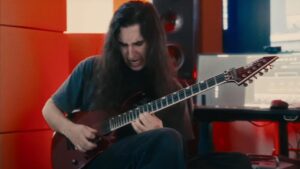 Spiro Dussias : le prodige de la guitare qui fait l’unanimité chez les virtuoses