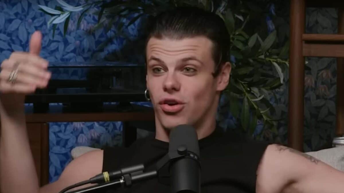 “James Hetfield ne descendrait jamais un jeune artiste” : Yungblud répond à ses détracteurs, notamment les frères Hawkins du groupe The Darkness