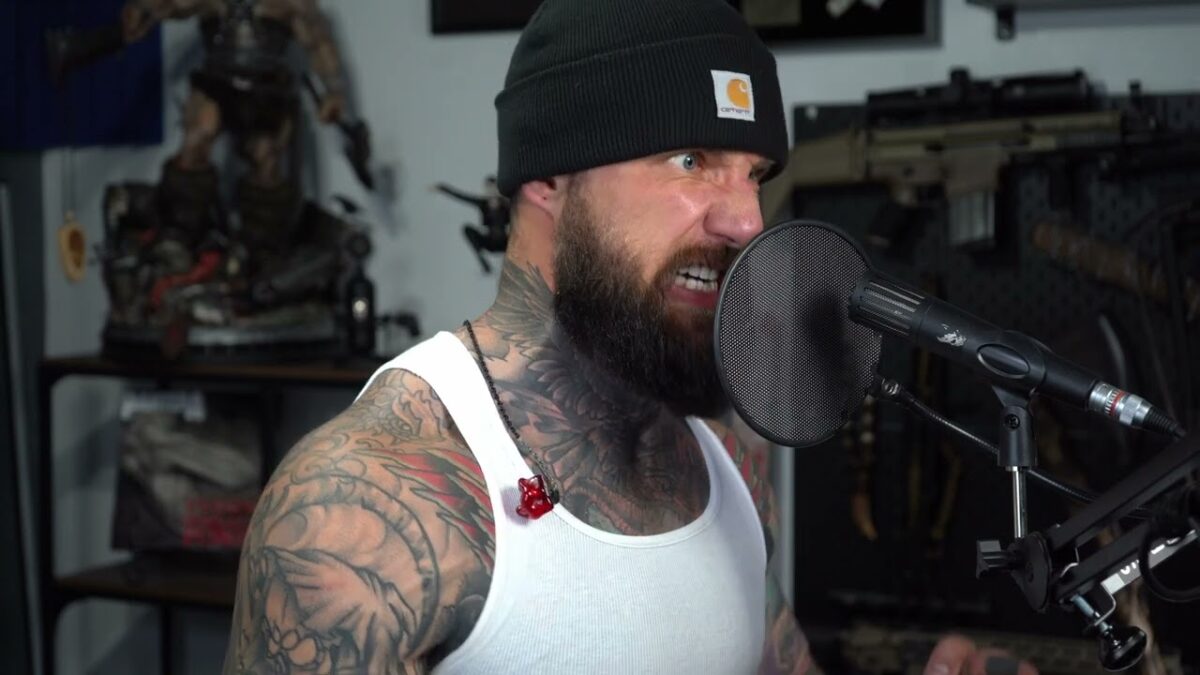 Alex Terrible (Slaughter To Prevail) réinvente le sulfureux God Is A Weapon de Falling In Reverse