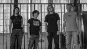 “Toujours quelqu’un dans le sous-sol de sa mère…” : Greg Ginn ironise sur les critiques envers Black Flag