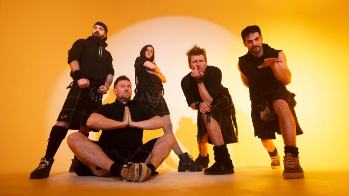 CelKilt mêle cornemuse et metalcore dans son nouveau single percutant Landslides