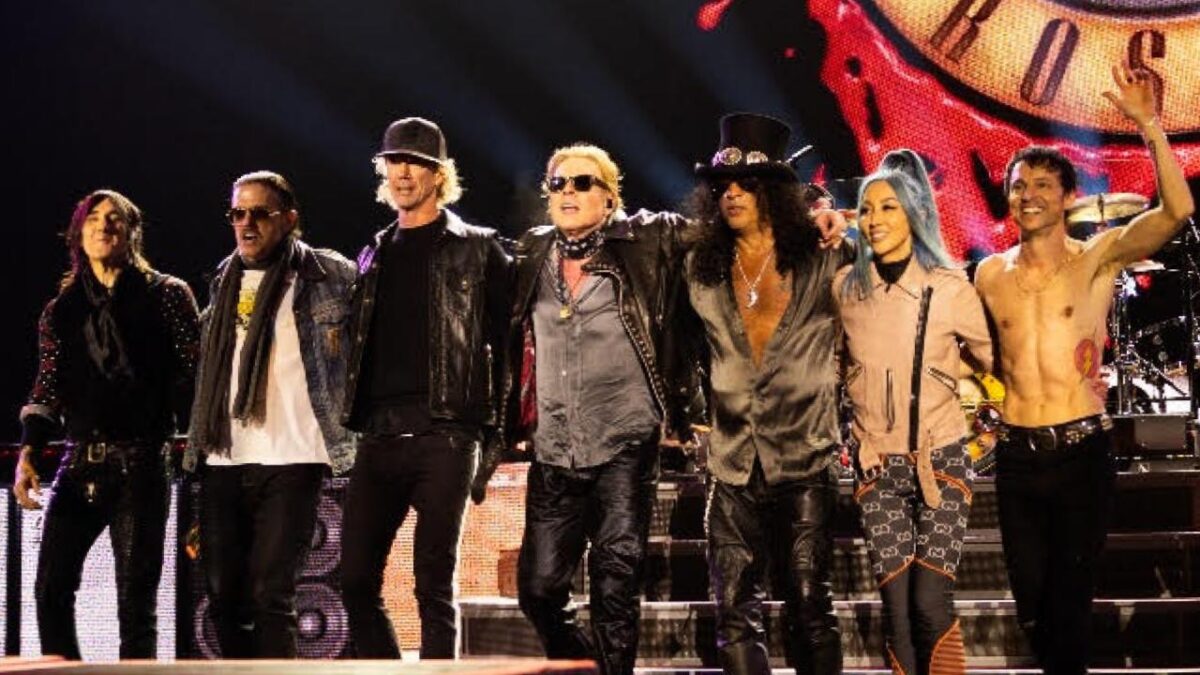 Slash promet un nouvel album 100 % inédit pour Guns N’ Roses : “Il n’y a plus rien à sortir des archives”