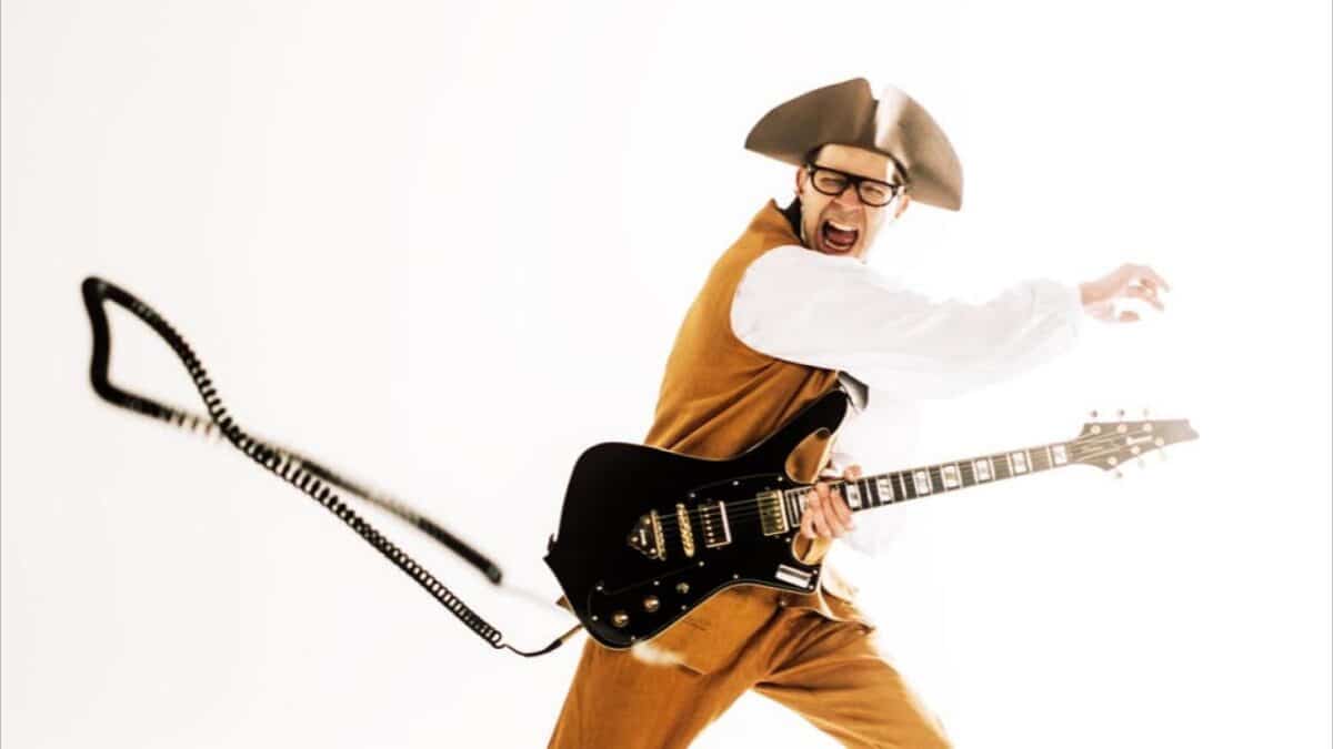Paul Gilbert transforme les règles de George Washington en chansons dans son nouvel album WROC