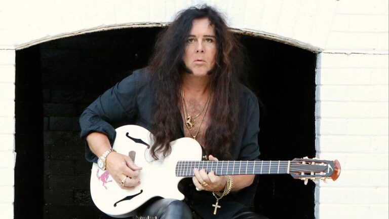 “Ce sont MES albums solo” : Yngwie Malmsteen accuse ses ex-chanteurs de “capitaliser sur [sa] marque”