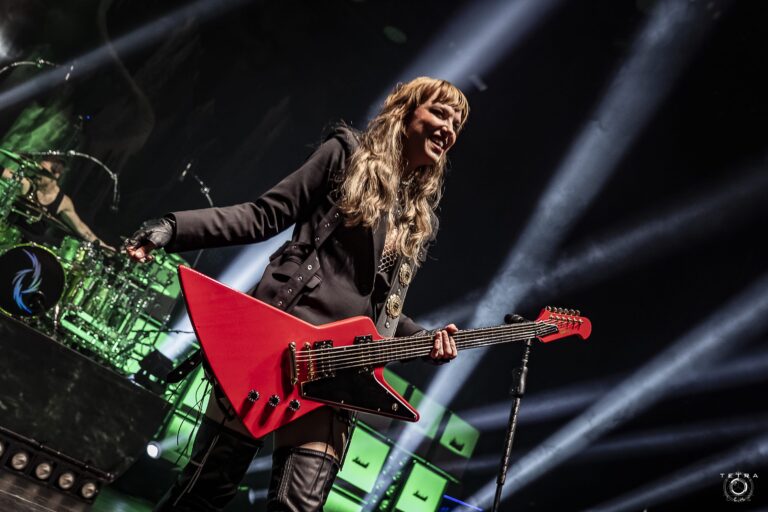 Lzzy Hale (Halestorm) révèle l’album qui est la quintessence du metal : “Chaque fois que j’entends ces riffs…”