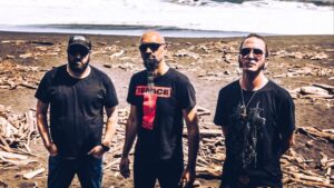 Lomor transforme une rencontre gênante en un single thrash furieux : Tantine Lo Clou