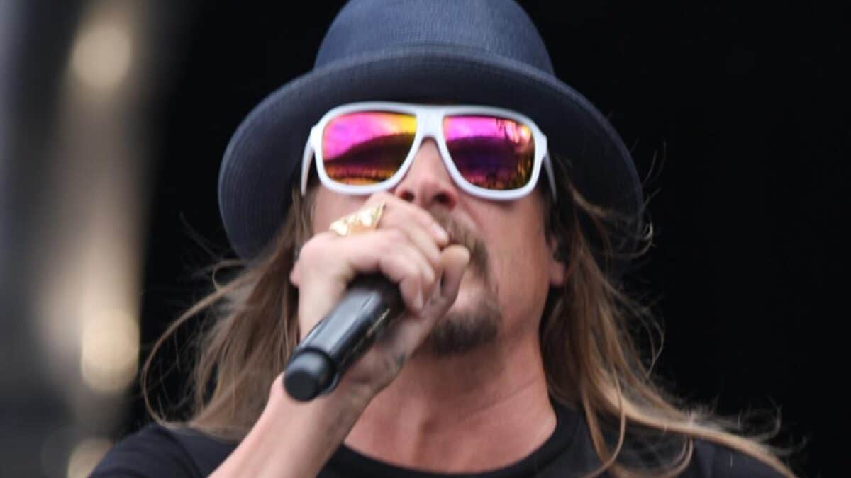 Après les critiques, Kid Rock affirme : « C’était un problème de synchronisation. Si ça avait été du playback, ça aurait été très facile à caler »