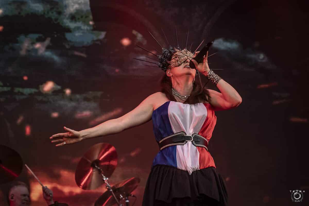 “J’ai vraiment le sentiment que les choses se dégradent” : Sharon Den Adel (Within Temptation) s’inquiète pour l’avenir
