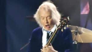 “Qui, franchement, aurait envie de publier ça ?” : Angus Young parle de la chanson d’AC/DC qu’il regrette le plus