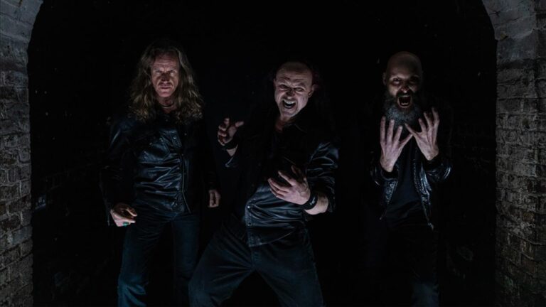 “Les fans vont adorer !” : Venom lance Lay Down Your Soul et annonce son 16e album