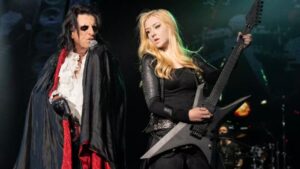 Elle cachait son visage sur Instagram : repérée à 19 ans, Anna Cara s&rsquo;est retrouvée chez Johnny Depp avant de jouer avec Alice Cooper