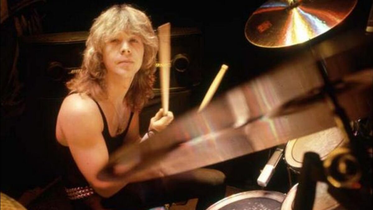 Clive Burr (Iron Maiden) : pourquoi Dave Lombardo et Mike Portnoy le jugent indispensable