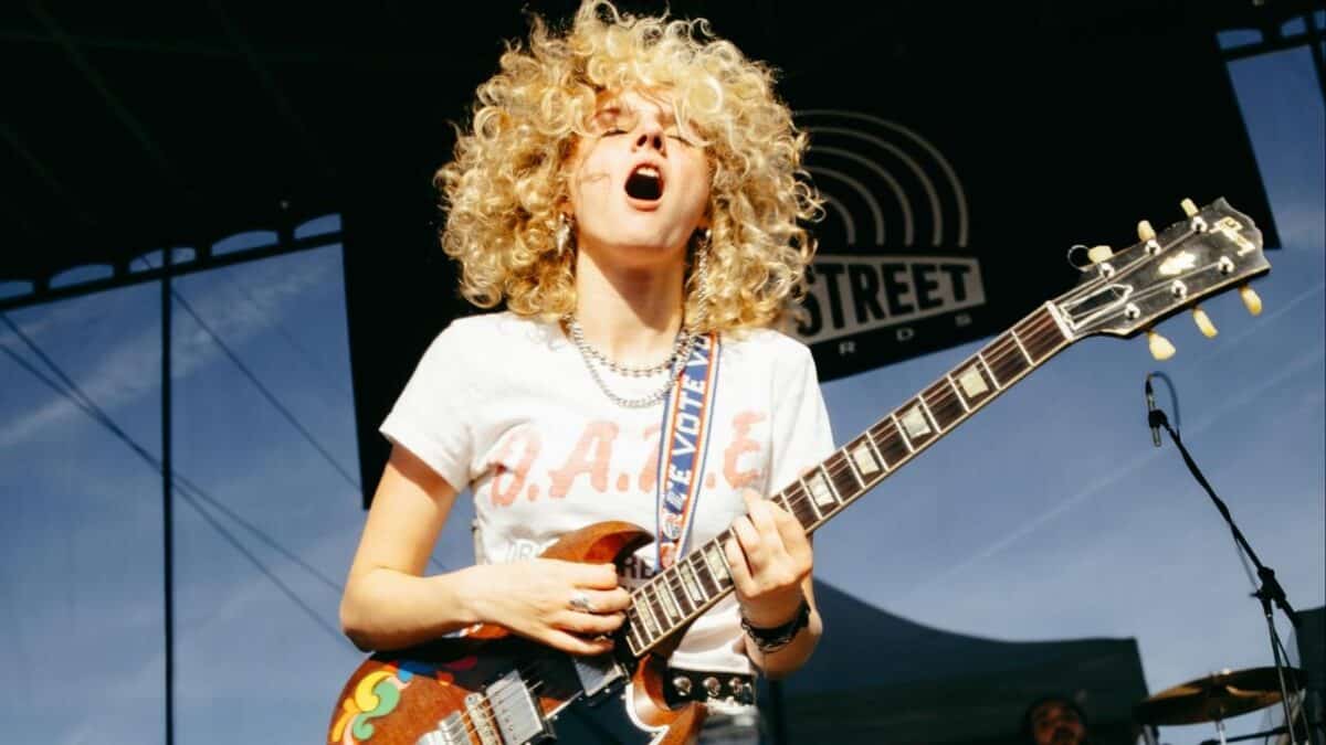 “Trop de vieux pervers” : la guitariste Grace Bowers quitte YouTube à 19 ans
