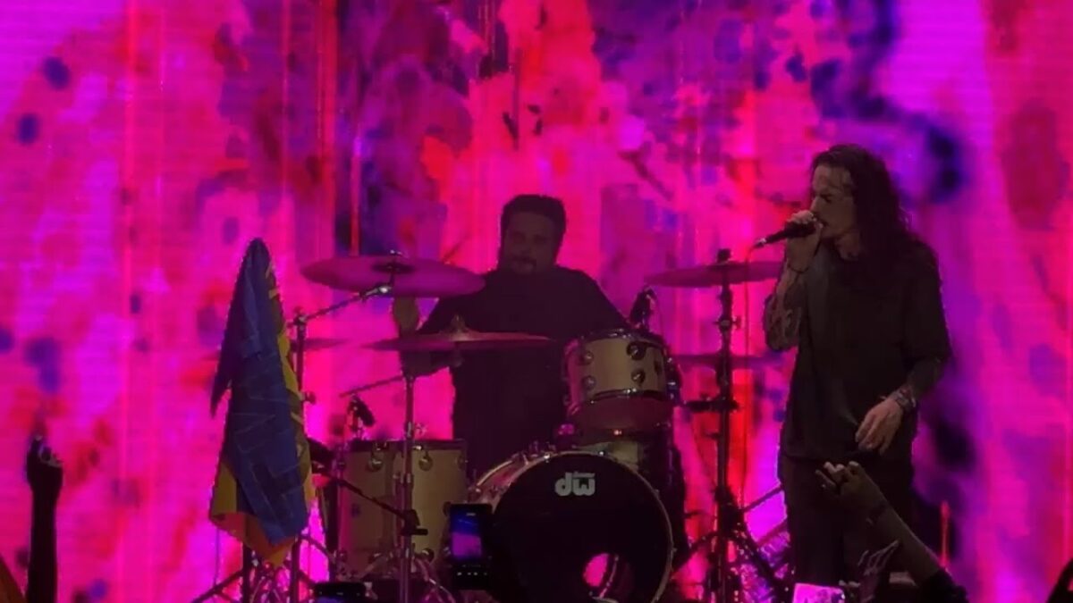 « Malgré la guerre et le désespoir, ces personnes continuent d’avancer et de construire leur vie » : Silent Planet bouleversé par son concert à Kiev