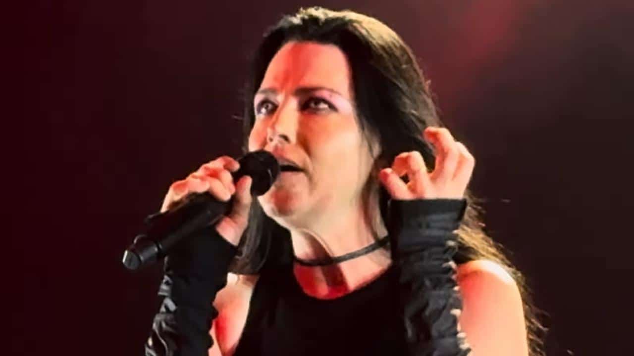 « Ça va sans doute sembler complètement fou » : Amy Lee (Evanescence) dévoile son meilleur album de tous les temps