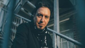 Lou Koller, chanteur de Sick Of It All, est mort à 59 ans : « Son combat est désormais terminé et il peut enfin se reposer »
