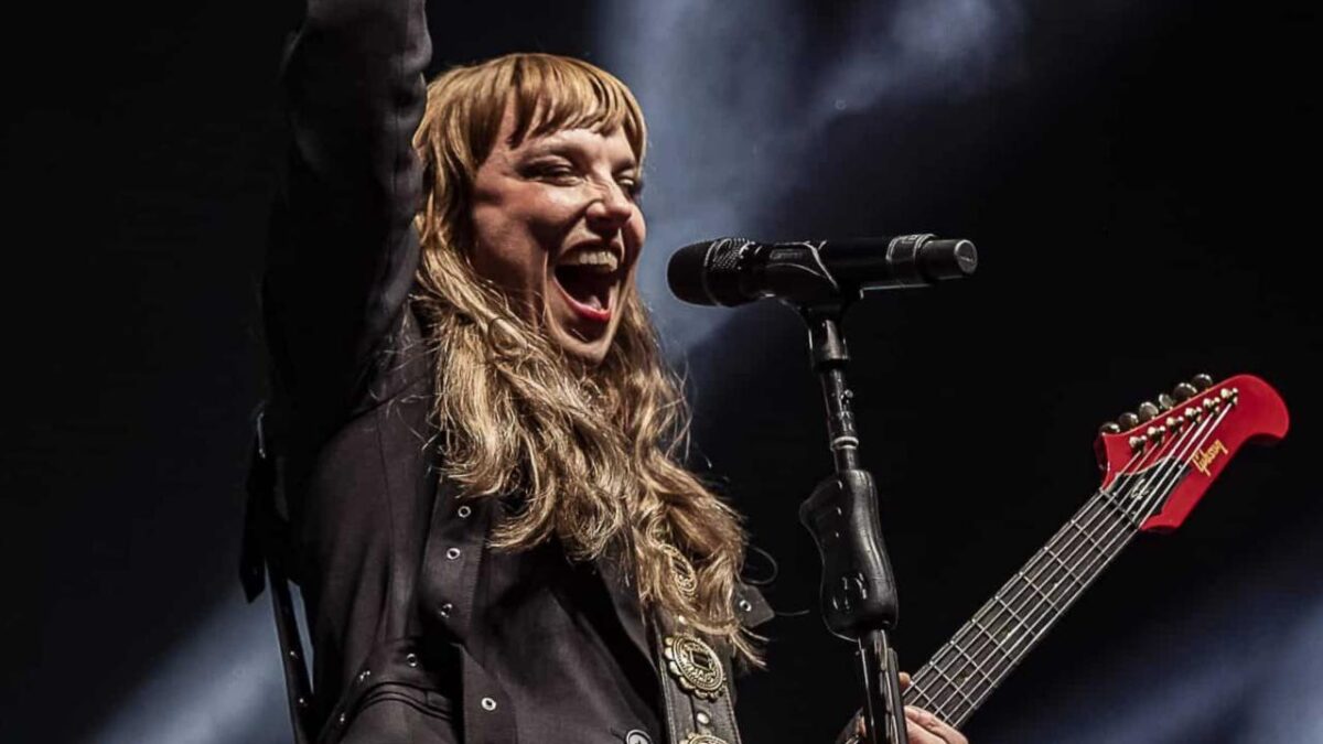 « L&rsquo;histoire des femmes dans le metal n&rsquo;est pas une histoire parallèle » : Lzzy Hale (Halestorm) rend hommage aux pionnières du metal