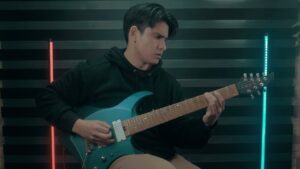 John Petrucci l’a invité, Joe Satriani joue sur son album : qui est Baxty, le nouveau prodige de la guitare ?