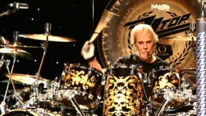 « Le monde a perdu l’un des batteurs les plus naturellement novateurs » : Frank Beard (ZZ Top) est mort à 77 ans