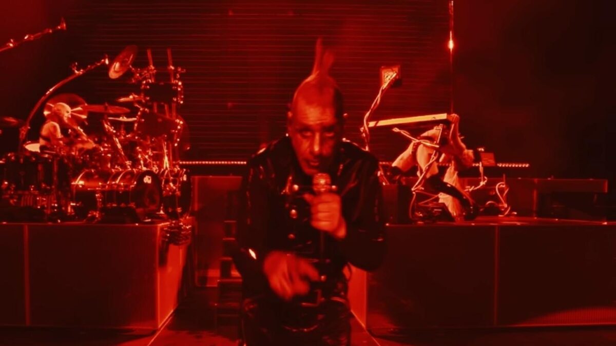 Till Lindemann dévoile Du hast kein Herz en live : un deuxième aperçu de son imposant Live In Kraków