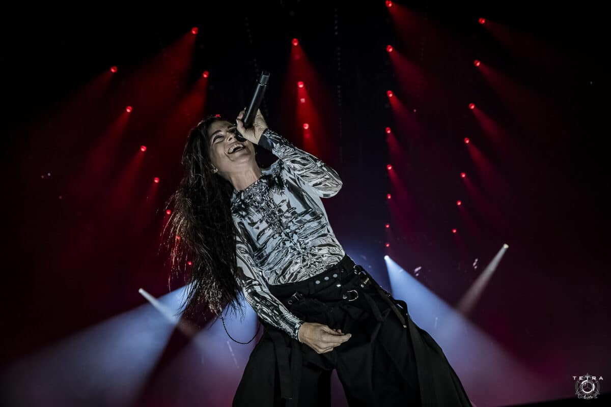 « Et cette voix ! » : Evanescence impressionne à Paris avec une Amy Lee au sommet de son art, accompagnée de Poppy et Nova Twins