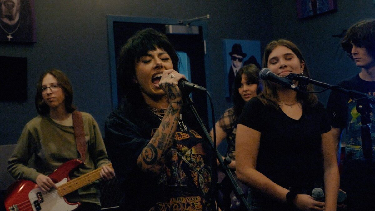« Nous sommes honorés de pouvoir soutenir l’association de Dolly » : Bad Wolves dévoile une nouvelle version de Jolene avec la voix de la chanteuse