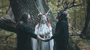 Heilung annonce un nouvel album pour décembre 2026 : onze morceaux composés pour Hellblade II, dont plusieurs inédits, mais pas encore son quatrième album studio
